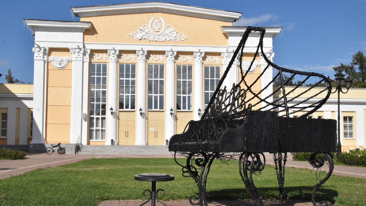 Белдіктері бар лесбиянкаларды көрсететін HD порно